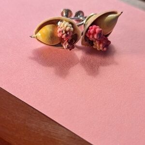 💛 Vintage 1940 Earrings screw back Carmen Miranda fruit flower shell pink